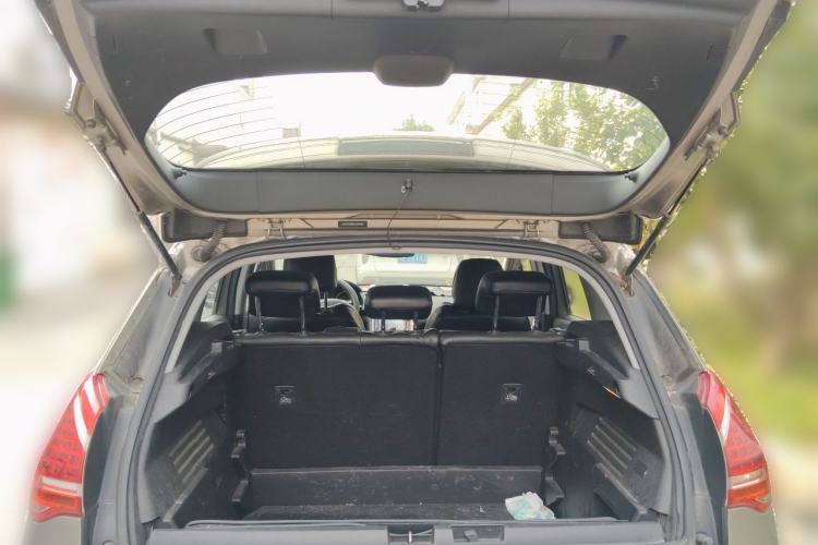 Used Peugeot 3008 2015 1.6THP Automatic Classic Edition Trunk