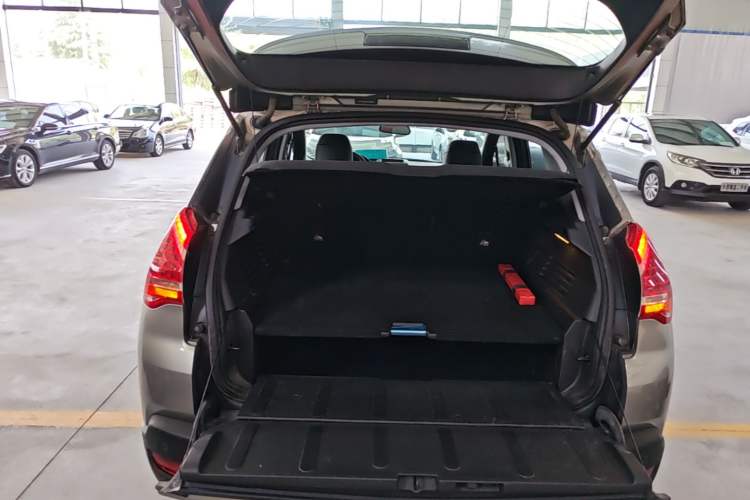 Used Peugeot 3008 2015 1.6THP Automatic Prestige Edition Trunk