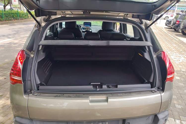 Used Peugeot 3008 2015 1.6THP Automatic Classic Edition Trunk