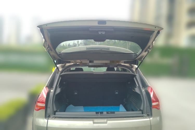 Used Peugeot 3008 2015 2.0L Automatic Classic Edition Trunk