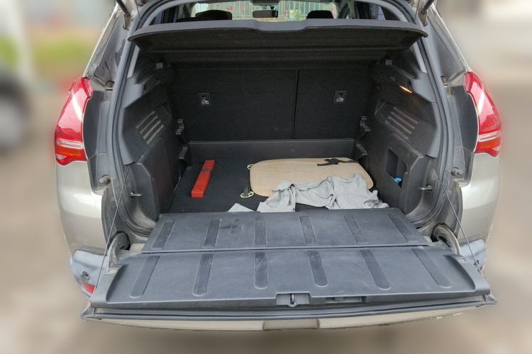 Used Peugeot 3008 2015 2.0L Automatic Classic Edition Trunk
