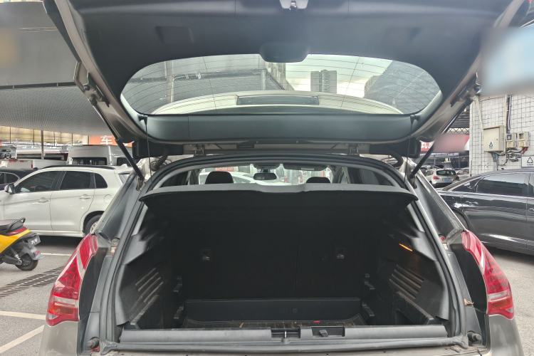 Used Peugeot 3008 2015 1.6THP Automatic Prestige Edition Trunk