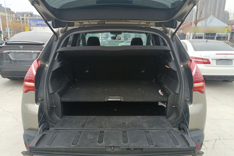 Used Peugeot 3008 2015 2.0L Manual Classic Edition Trunk