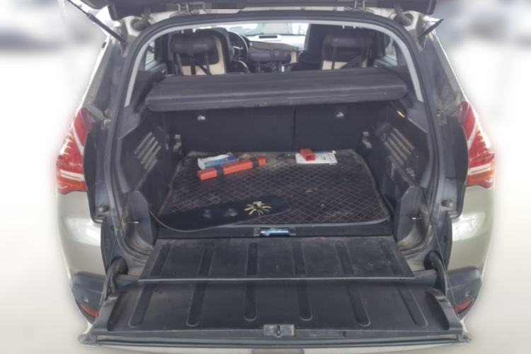 Used Peugeot 3008 2015 2.0L Automatic Classic Edition Trunk