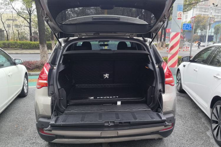 Used Peugeot 3008 2015 1.6THP Automatic Classic Edition Trunk