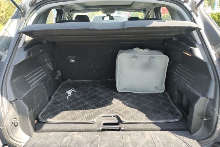 Used Peugeot 3008 2015 1.6THP Automatic Prestige Edition Trunk