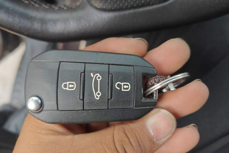 Used Peugeot 3008 2015 1.6THP Automatic Trend Edition Vehicle Key