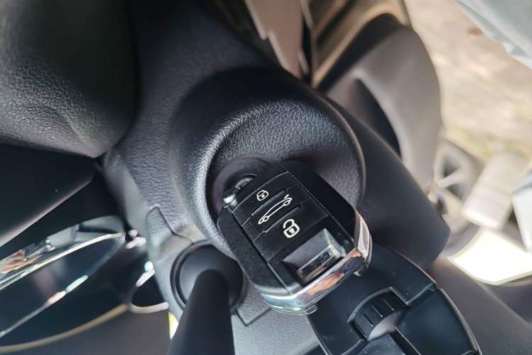 Used Peugeot 3008 2015 1.6THP Automatic Classic Edition Vehicle Key