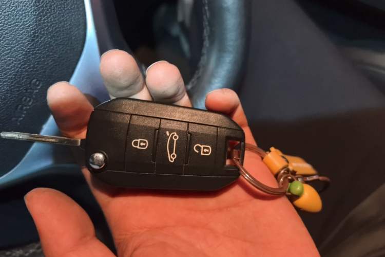 Used Peugeot 3008 2015 2.0L Automatic Trend Edition Vehicle Key