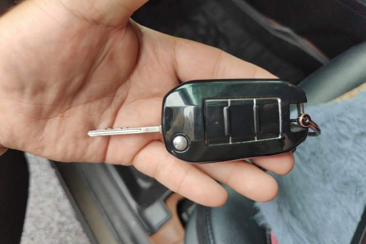 Used Peugeot 3008 2015 1.6THP Automatic Classic Edition Vehicle Key