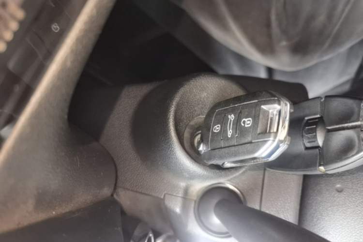 Used Peugeot 3008 2015 2.0L Automatic Classic Edition Vehicle Key