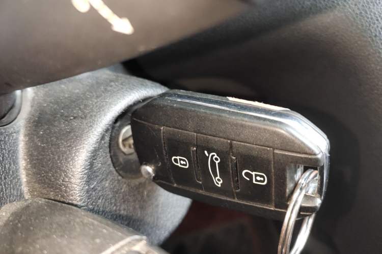 Used Peugeot 3008 2015 2.0L Automatic Trend Edition Vehicle Key