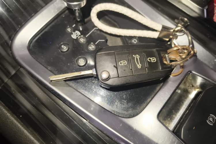 Used Peugeot 3008 2015 2.0L Automatic Trend Edition Vehicle Key