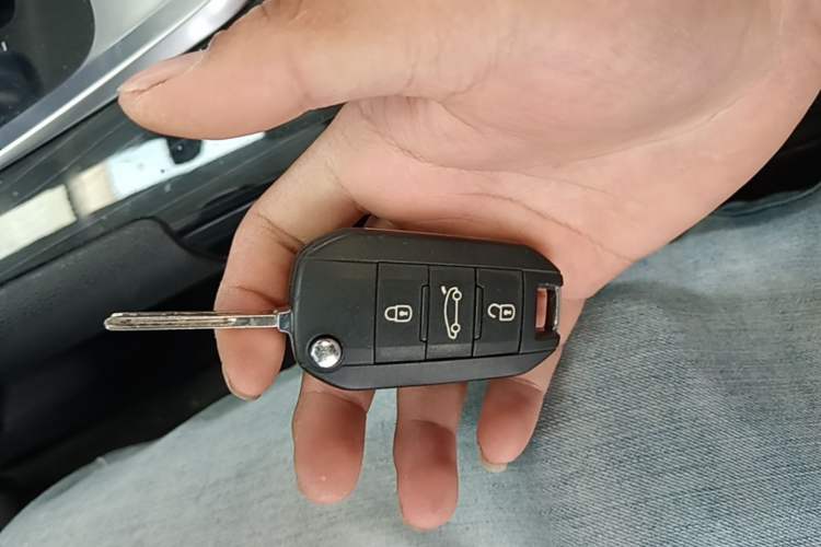 Used Peugeot 3008 2015 2.0L Automatic Trend Edition Vehicle Key