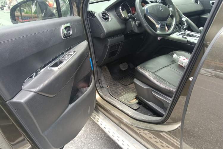Used Peugeot 3008 2015 1.6THP Automatic Classic Edition Driver Seat