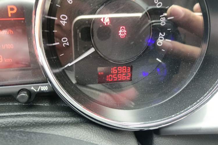 Used Peugeot 3008 2015 1.6THP Automatic Classic Edition Odometer Close Up