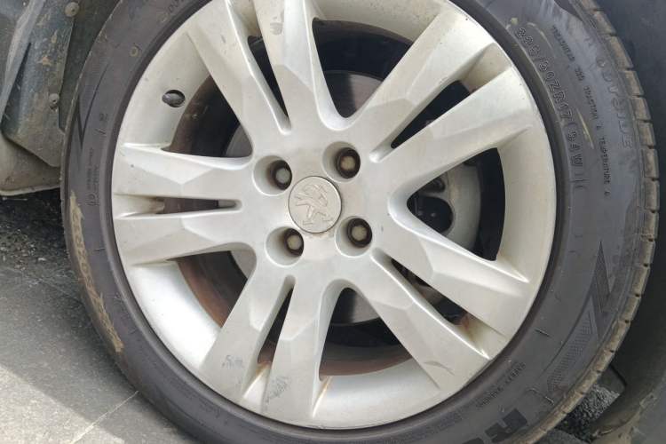 Used Peugeot 3008 2015 1.6THP Automatic Classic Edition Right Front Wheel Hub