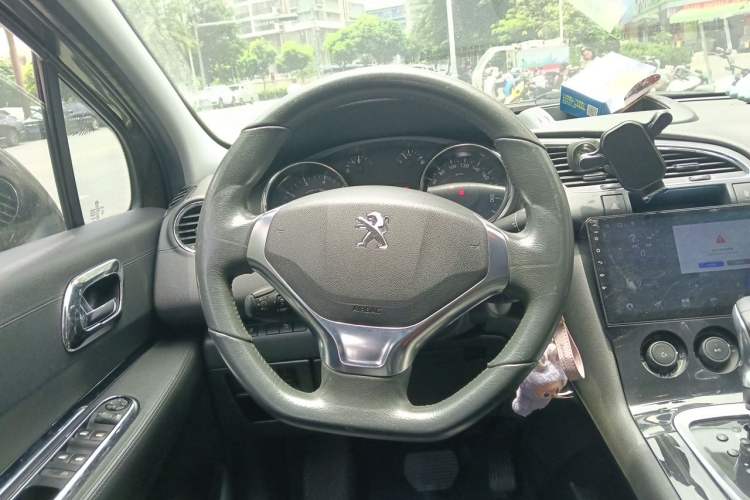Used Peugeot 3008 2015 1.6THP Automatic Classic Edition Steering Wheel