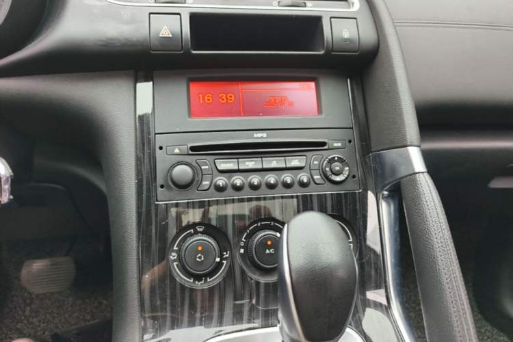 Used Peugeot 3008 2015 1.6THP Automatic Classic Edition Audio And AC Panel