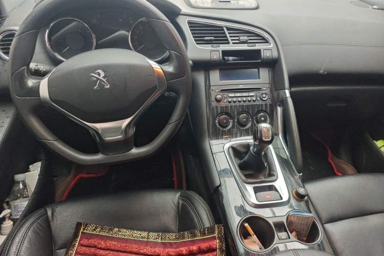 Used Peugeot 3008 2015 2.0L Manual Classic Edition Center Console