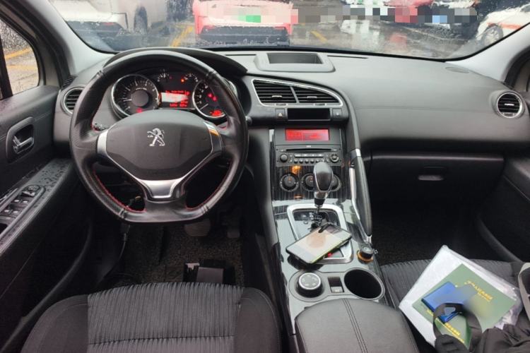 Used Peugeot 3008 2015 1.6THP Automatic Classic Edition Center Console