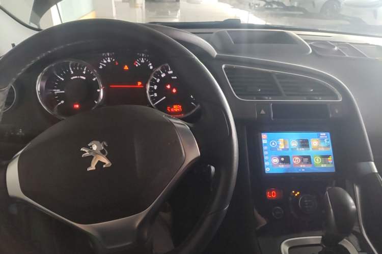 Used Peugeot 3008 2015 2.0L Automatic Trend Edition Center Console