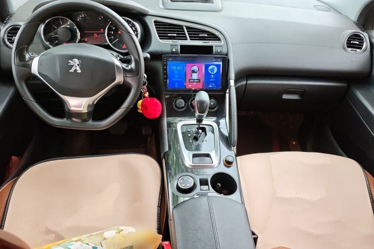 Used Peugeot 3008 2015 1.6THP Automatic Classic Edition Center Console