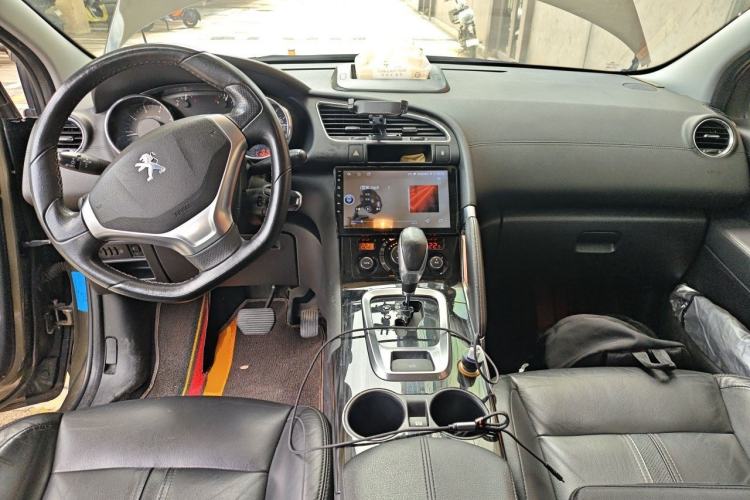 Used Peugeot 3008 2015 2.0L Automatic Trend Edition Center Console