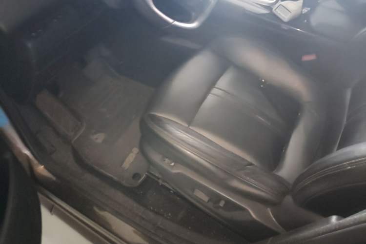 Used Peugeot 3008 2015 2.0L Automatic Trend Edition Driver Seat