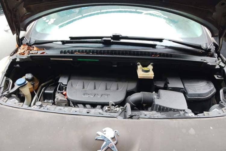 Used Peugeot 3008 2015 2.0L Automatic Trend Edition Engine Bay