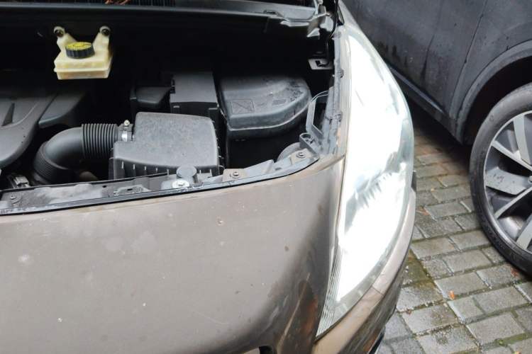 Used Peugeot 3008 2015 2.0L Automatic Trend Edition Engine Bay Left