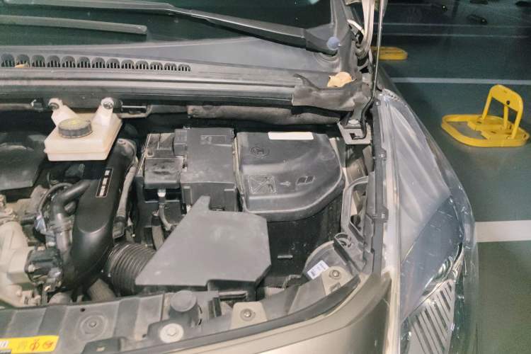 Used Peugeot 3008 2015 1.6THP Automatic Classic Edition Engine Bay Left