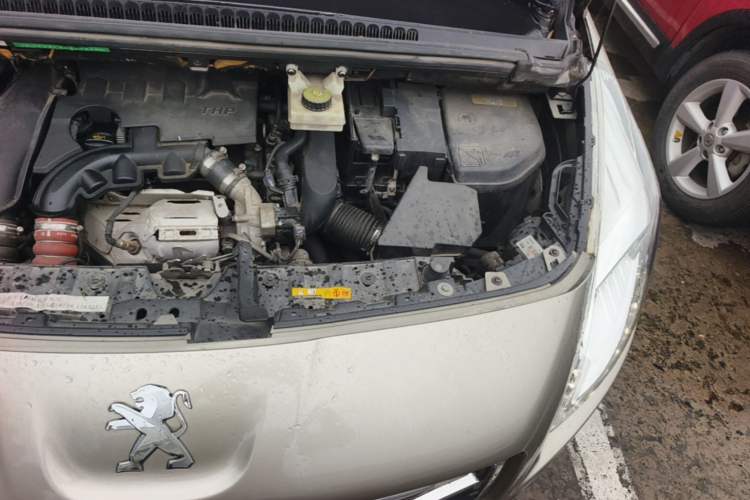 Used Peugeot 3008 2015 1.6THP Automatic Classic Edition Engine Bay Left