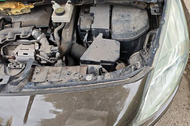 Used Peugeot 3008 2015 1.6THP Automatic Classic Edition Engine Bay Left