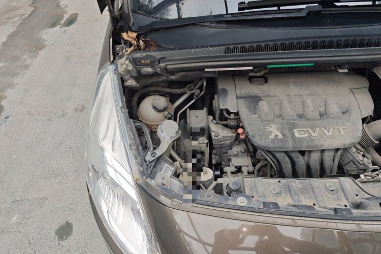 Used Peugeot 3008 2015 2.0L Manual Classic Edition Engine Bay Right