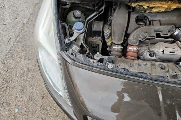 Used Peugeot 3008 2015 1.6THP Automatic Classic Edition Engine Bay Right