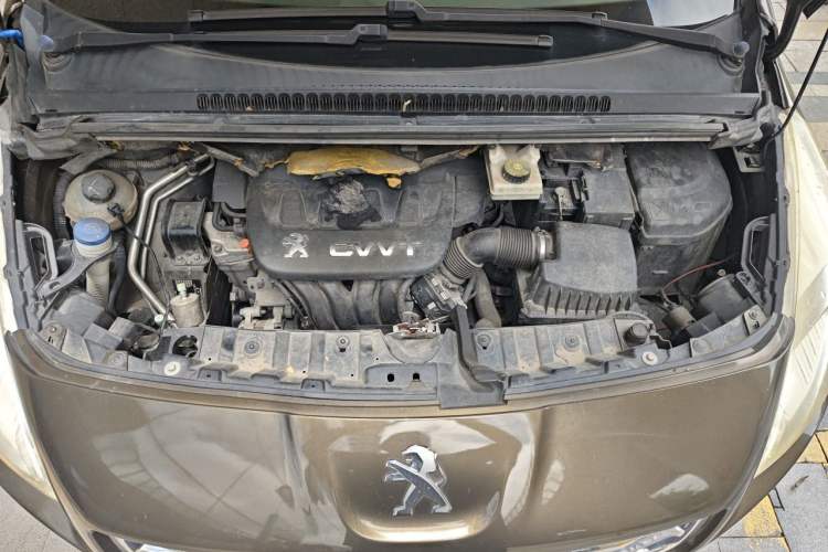 Used Peugeot 3008 2015 2.0L Automatic Trend Edition Engine Bay