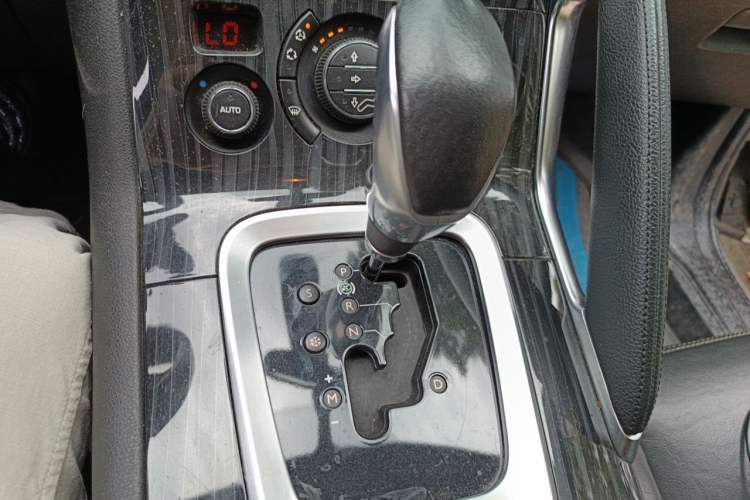 Used Peugeot 3008 2015 1.6THP Automatic Prestige Edition Gear Lever