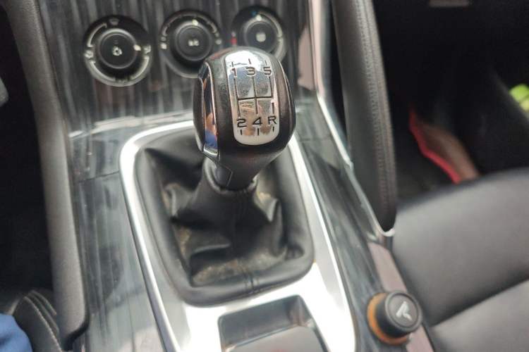 Used Peugeot 3008 2015 2.0L Manual Classic Edition Gear Lever