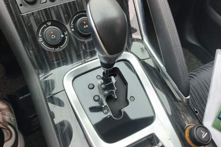 Used Peugeot 3008 2015 1.6THP Automatic Classic Edition Gear Lever
