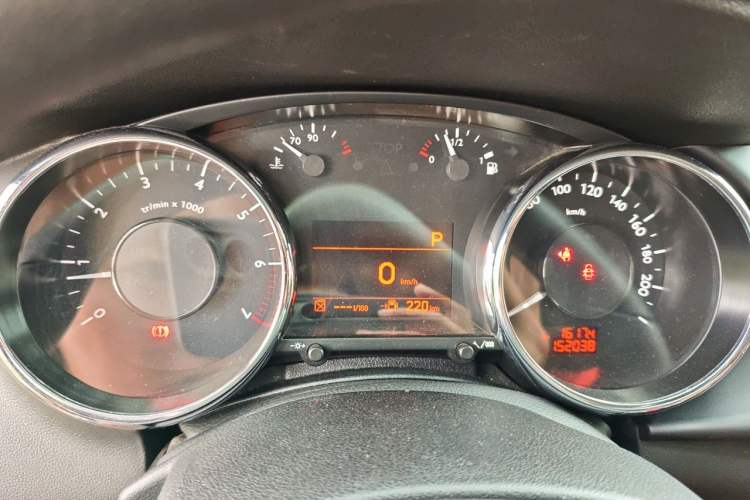 Used Peugeot 3008 2015 1.6THP Automatic Classic Edition Instrument Cluster