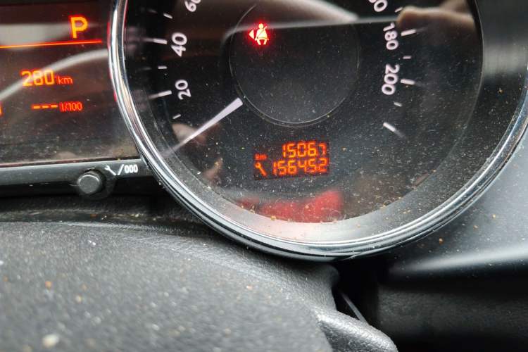 Used Peugeot 3008 2015 2.0L Automatic Trend Edition Odometer Close Up
