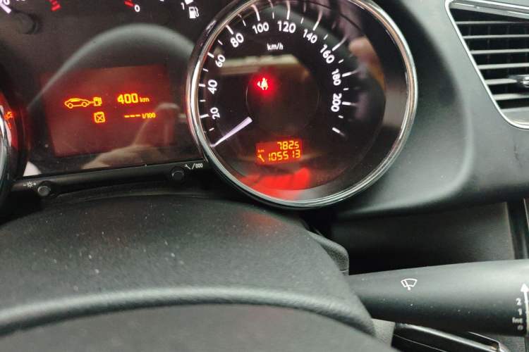 Used Peugeot 3008 2015 2.0L Manual Classic Edition Odometer Close Up