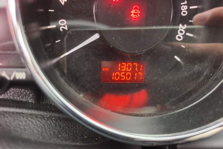 Used Peugeot 3008 2015 1.6THP Automatic Classic Edition Odometer Close Up