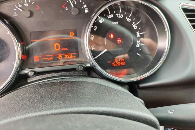 Used Peugeot 3008 2015 1.6THP Automatic Classic Edition Odometer Close Up