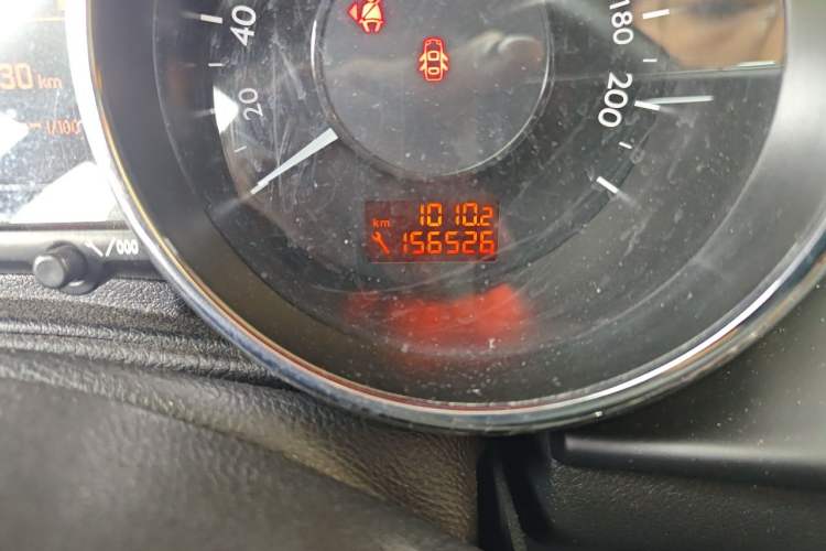 Used Peugeot 3008 2015 2.0L Automatic Trend Edition Odometer Close Up