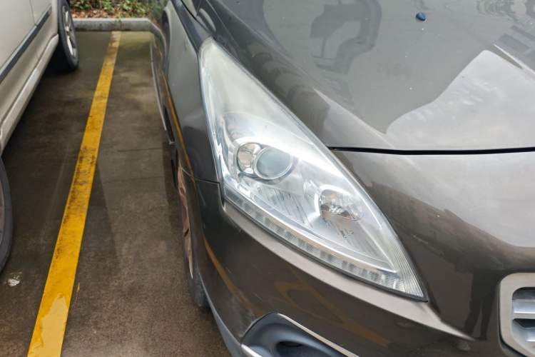 Used Peugeot 3008 2015 2.0L Automatic Trend Edition Right Front Headlight