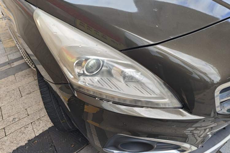 Used Peugeot 3008 2015 2.0L Automatic Trend Edition Right Front Headlight