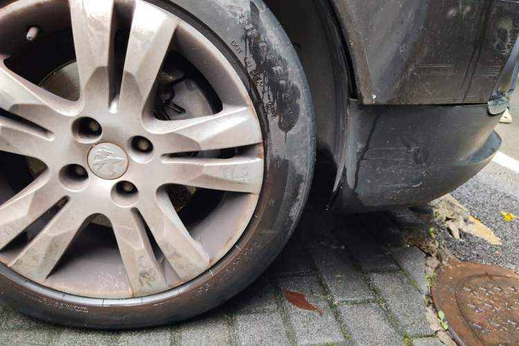 Used Peugeot 3008 2015 2.0L Automatic Trend Edition Right Front Wheel Hub