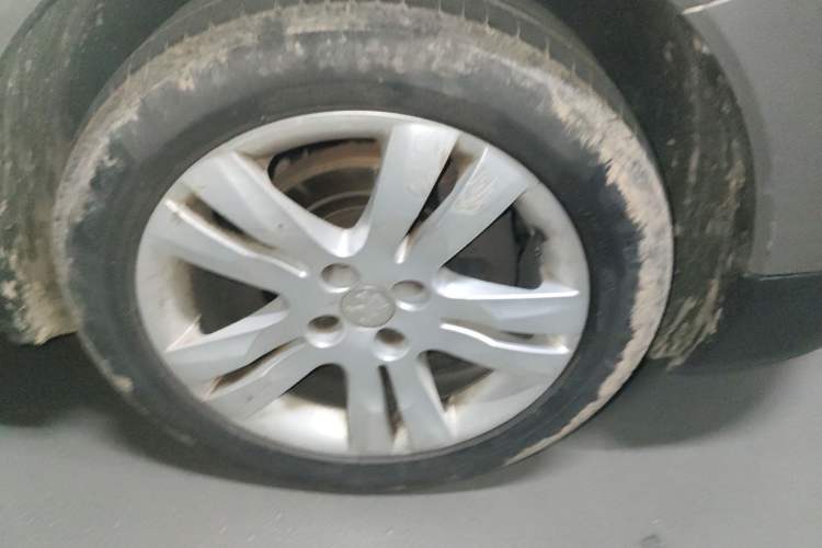 Used Peugeot 3008 2015 1.6THP Automatic Classic Edition Right Front Wheel Hub